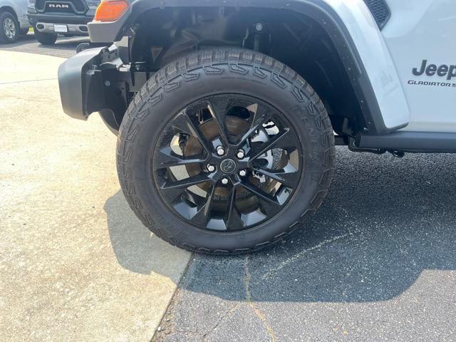 new 2025 Jeep Gladiator car, priced at $45,180