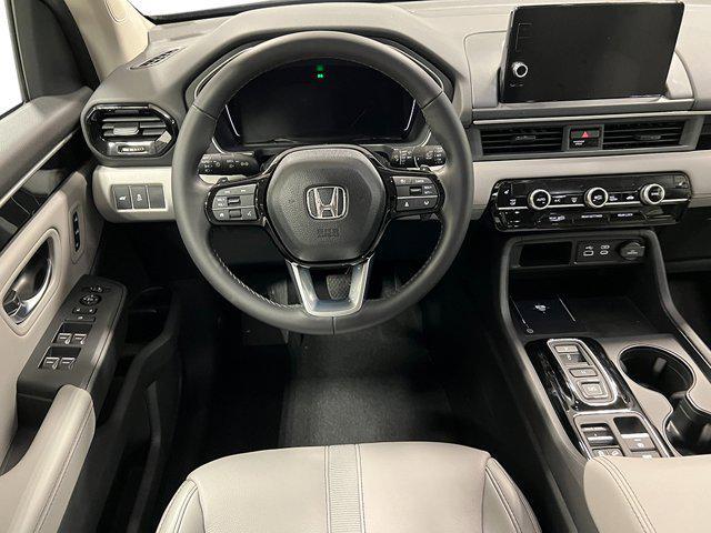 new 2025 Honda Pilot car, priced at $45,078