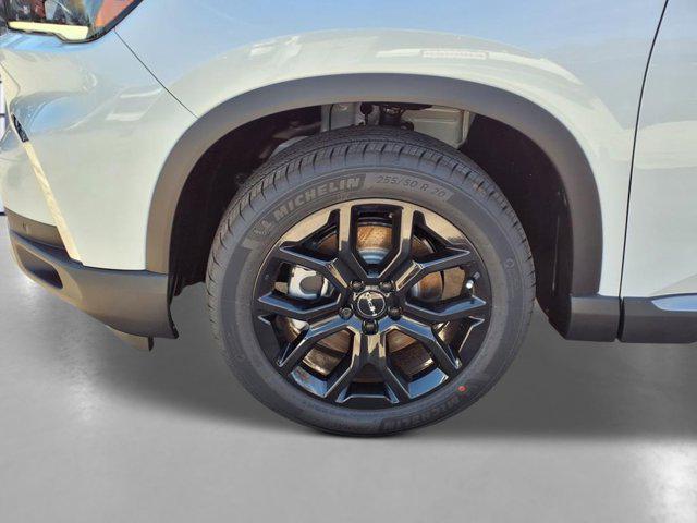 new 2025 Honda Pilot car, priced at $47,622