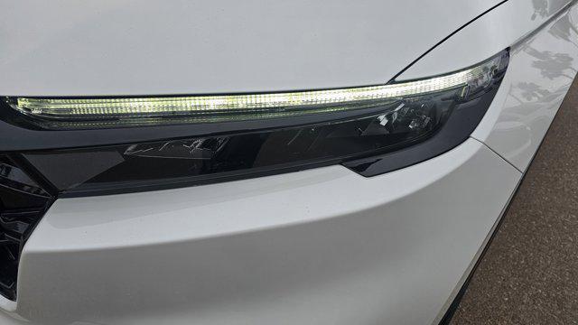new 2025 Honda CR-V Hybrid car, priced at $38,805
