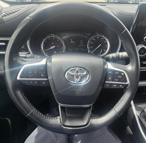 used 2022 Toyota Highlander car, priced at $32,877