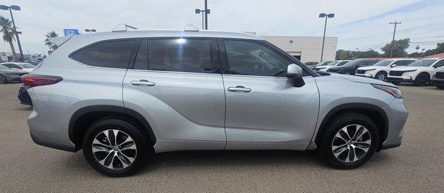 used 2021 Toyota Highlander car, priced at $32,899