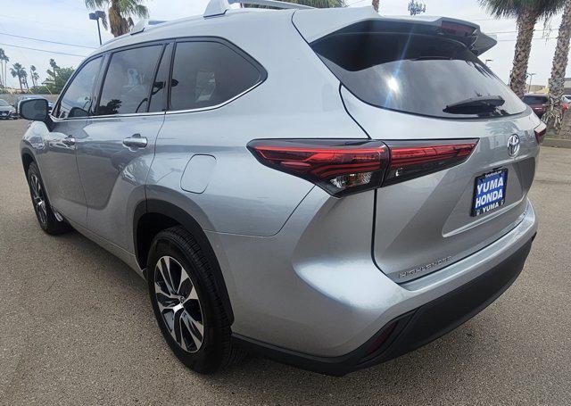 used 2021 Toyota Highlander car, priced at $32,899