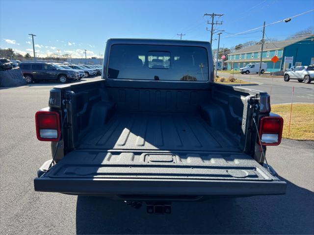 new 2025 Jeep Gladiator car, priced at $43,614