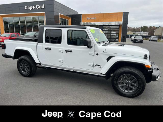 used 2024 Jeep Gladiator car, priced at $40,275