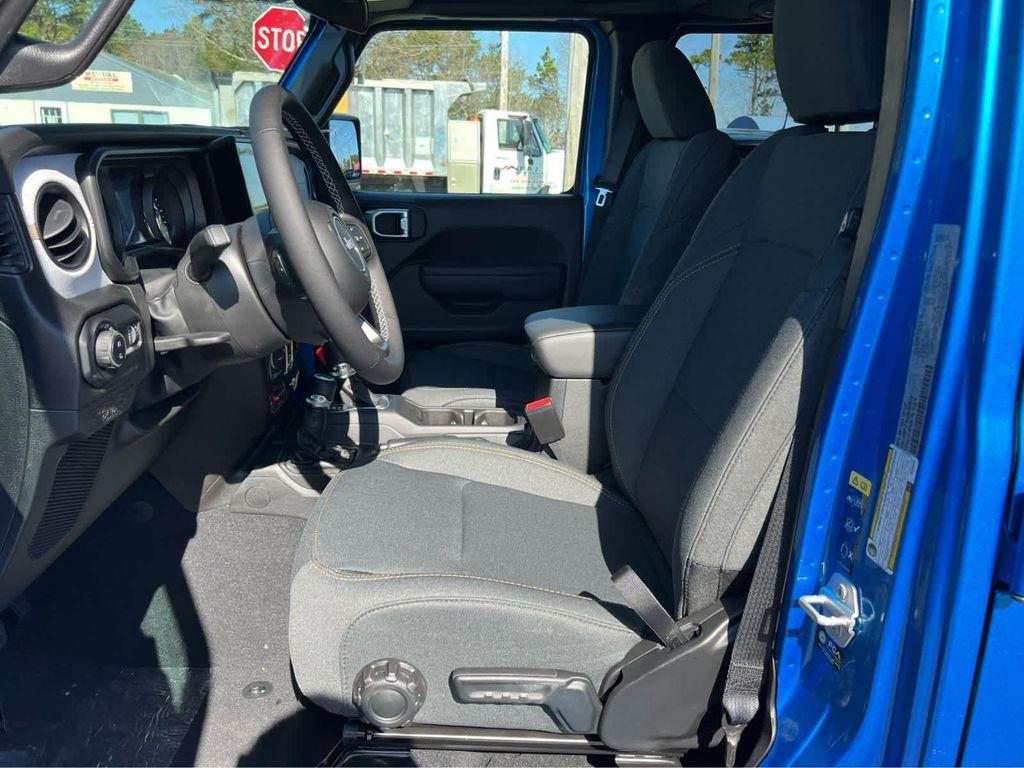 new 2025 Jeep Gladiator car, priced at $47,175