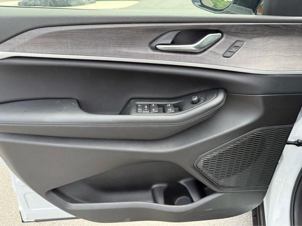 new 2025 Jeep Grand Cherokee L car, priced at $49,000