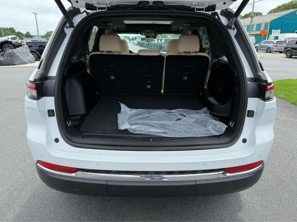 new 2025 Jeep Grand Cherokee car, priced at $50,475