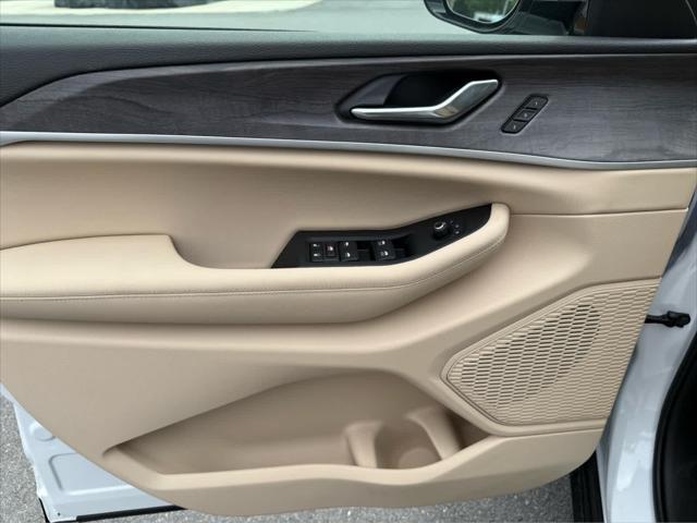 new 2025 Jeep Grand Cherokee car, priced at $52,340
