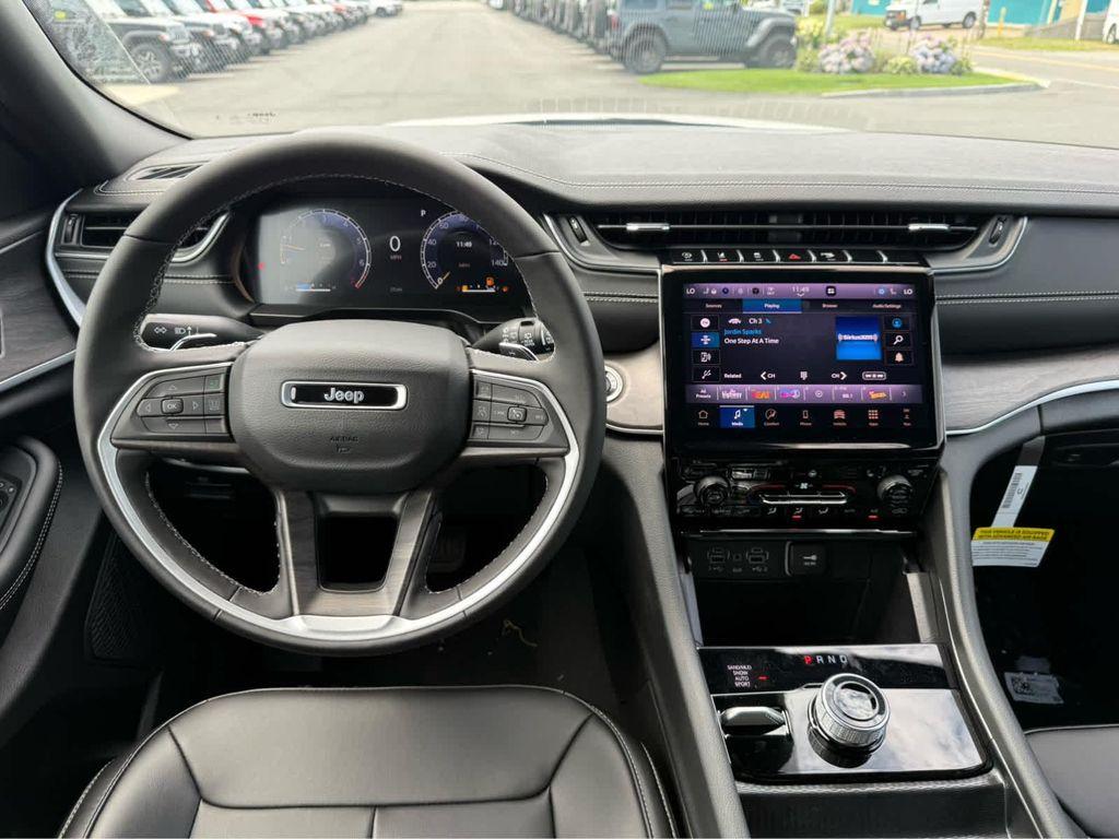 new 2025 Jeep Grand Cherokee car, priced at $45,250