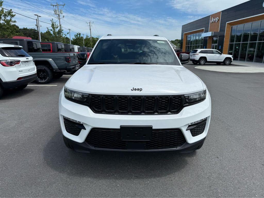 new 2025 Jeep Grand Cherokee car, priced at $45,250
