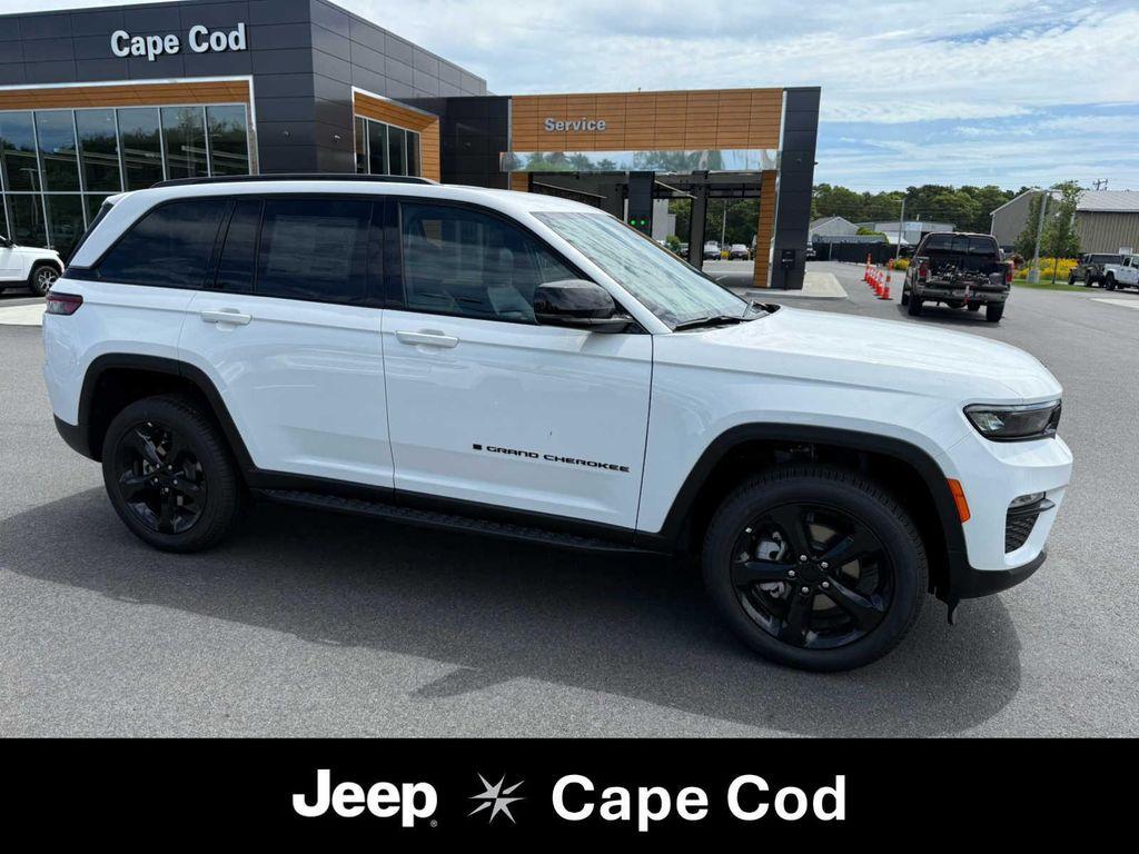 new 2025 Jeep Grand Cherokee car, priced at $45,250