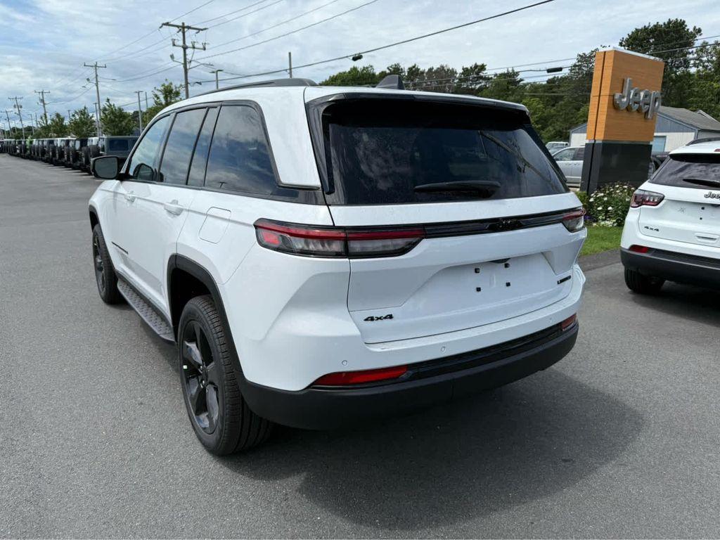 new 2025 Jeep Grand Cherokee car, priced at $45,250