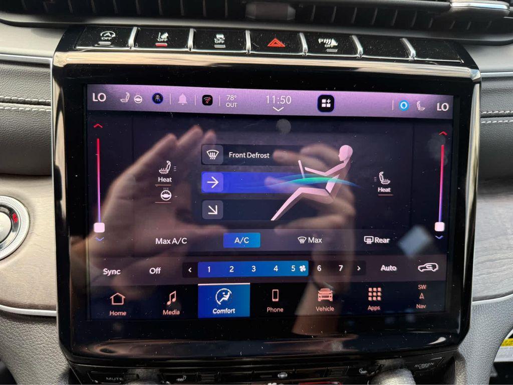 new 2025 Jeep Grand Cherokee car, priced at $45,250