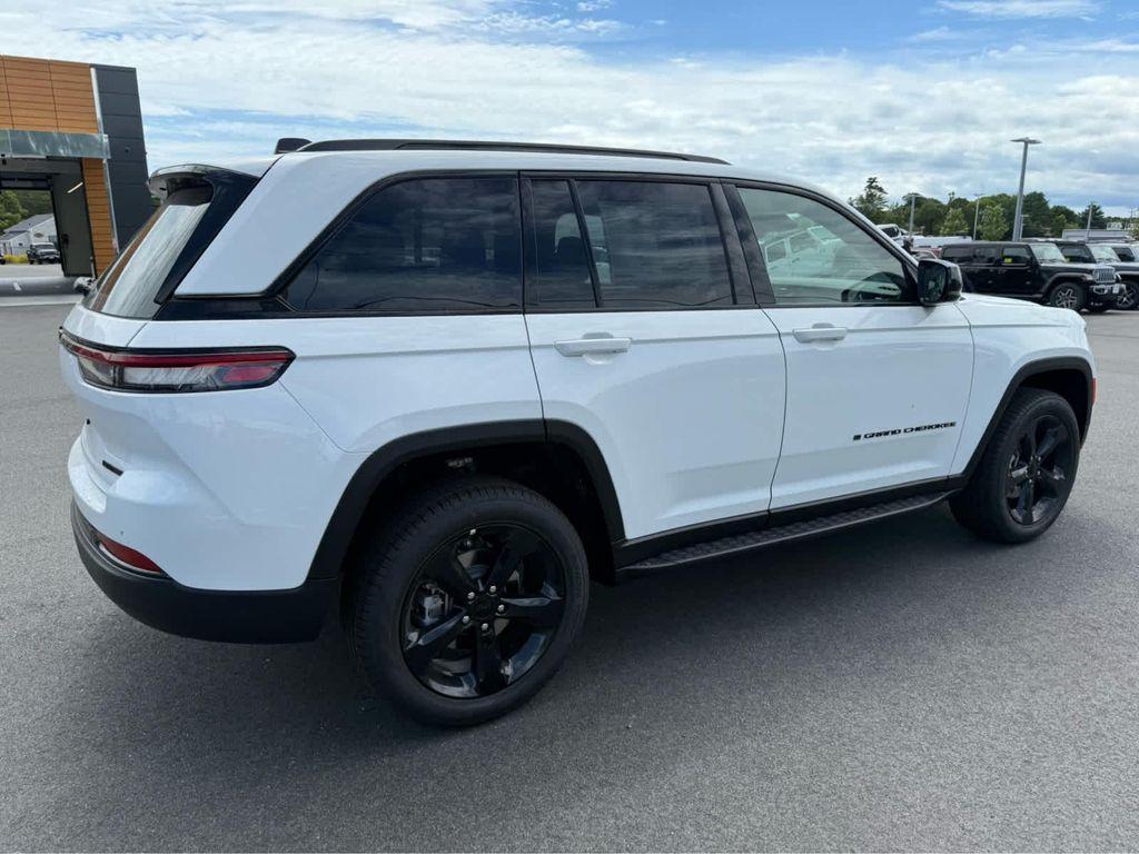 new 2025 Jeep Grand Cherokee car, priced at $45,250