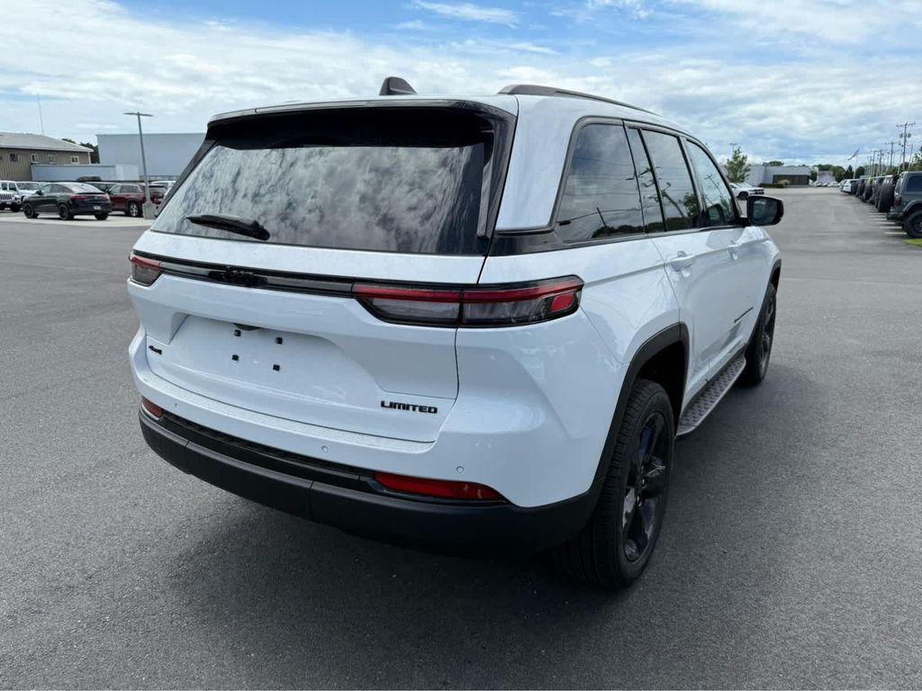 new 2025 Jeep Grand Cherokee car, priced at $45,250
