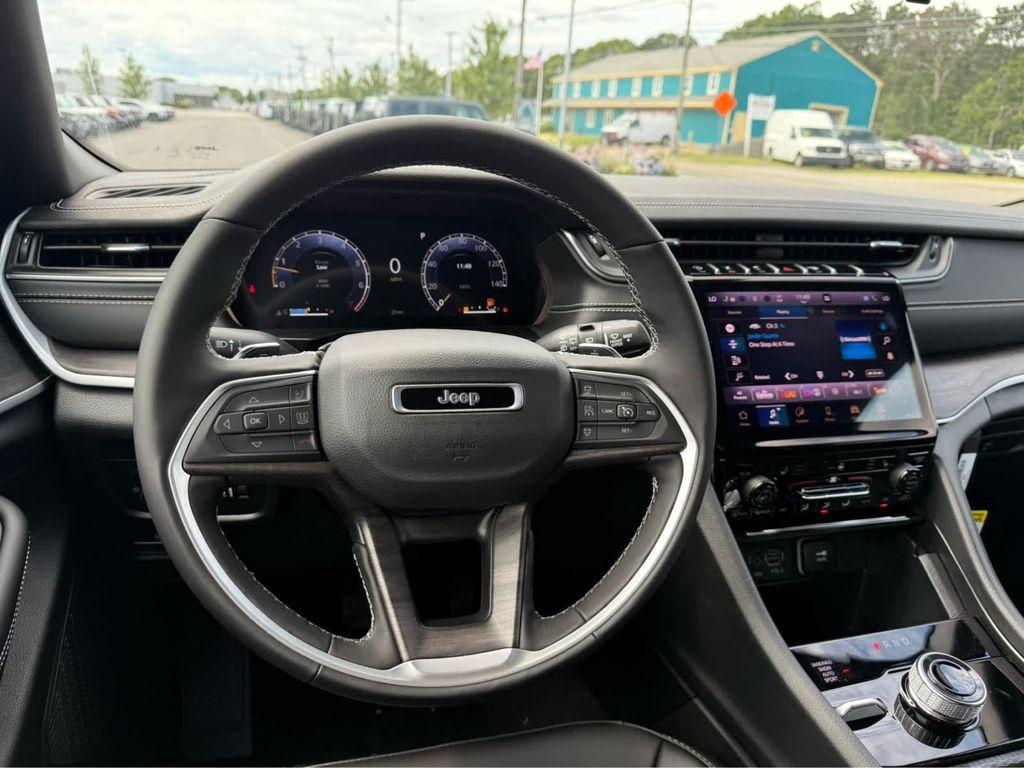 new 2025 Jeep Grand Cherokee car, priced at $45,250