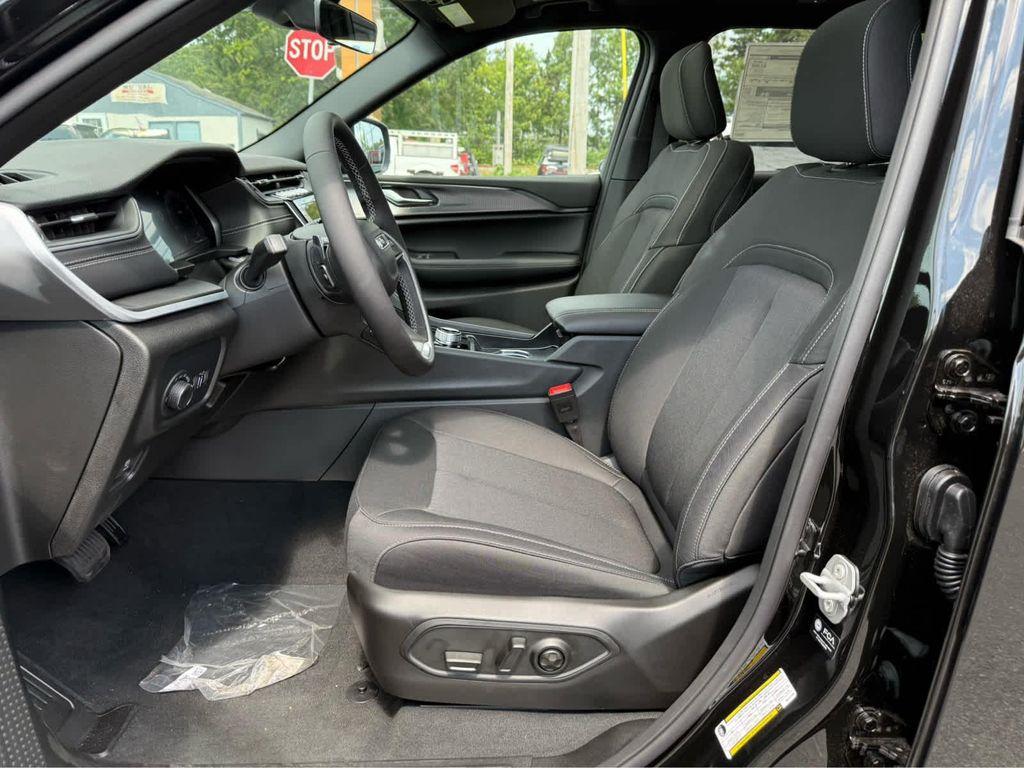 new 2025 Jeep Grand Cherokee L car, priced at $39,500