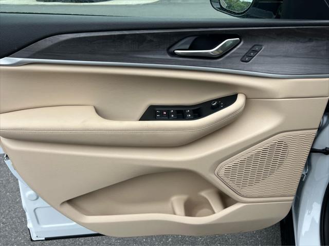 new 2025 Jeep Grand Cherokee L car, priced at $48,900