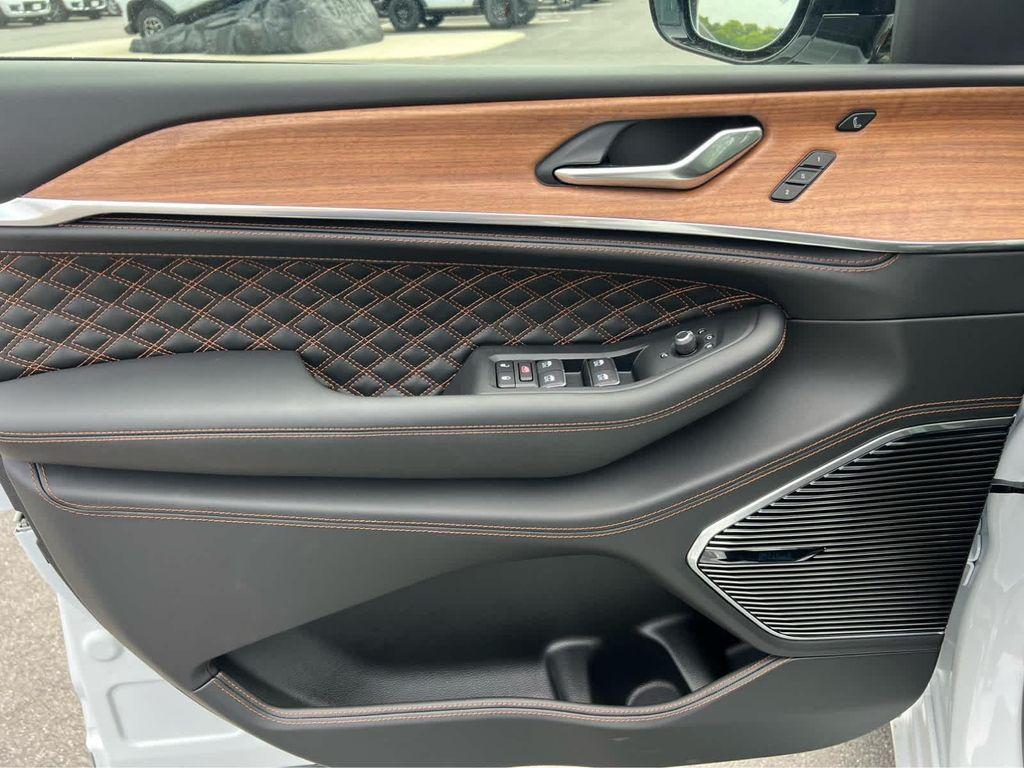 new 2025 Jeep Grand Cherokee L car, priced at $65,975
