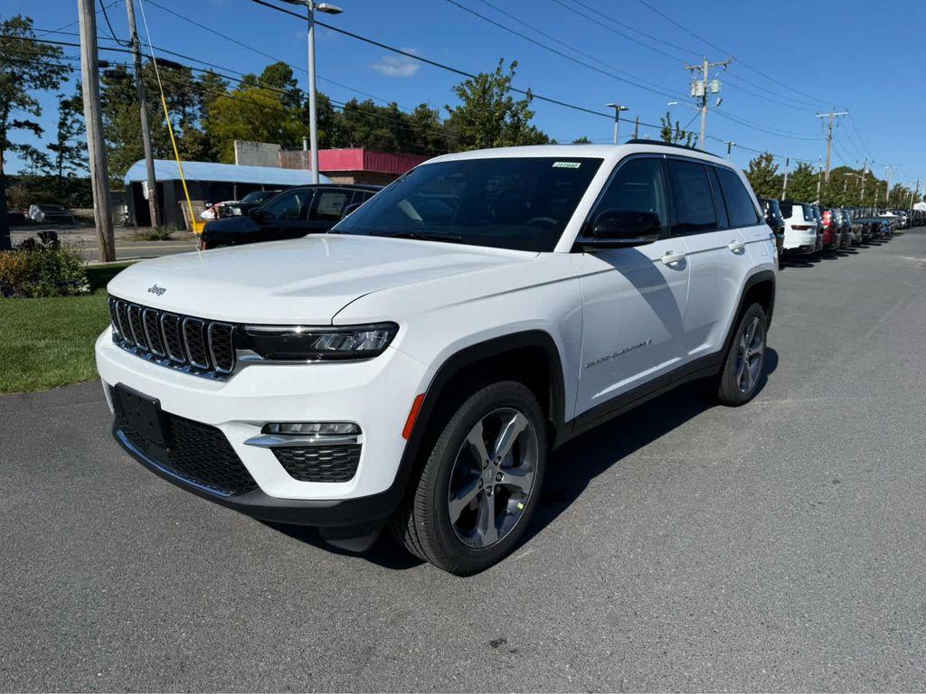 new 2025 Jeep Grand Cherokee car, priced at $47,750