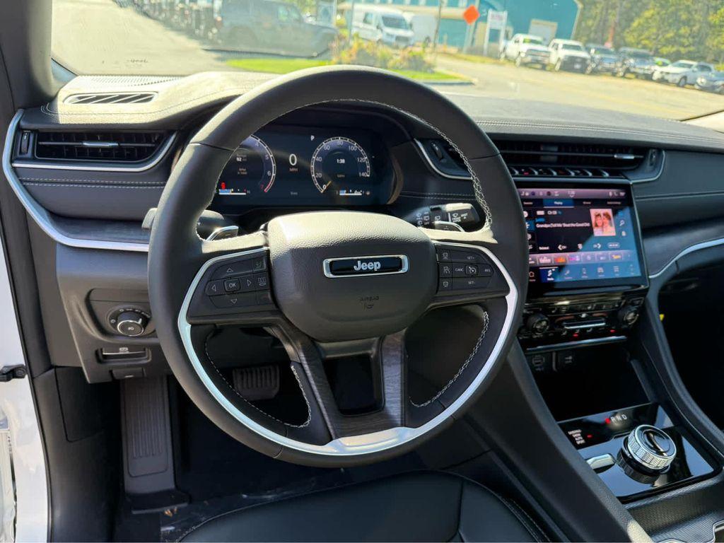 new 2025 Jeep Grand Cherokee car, priced at $47,750