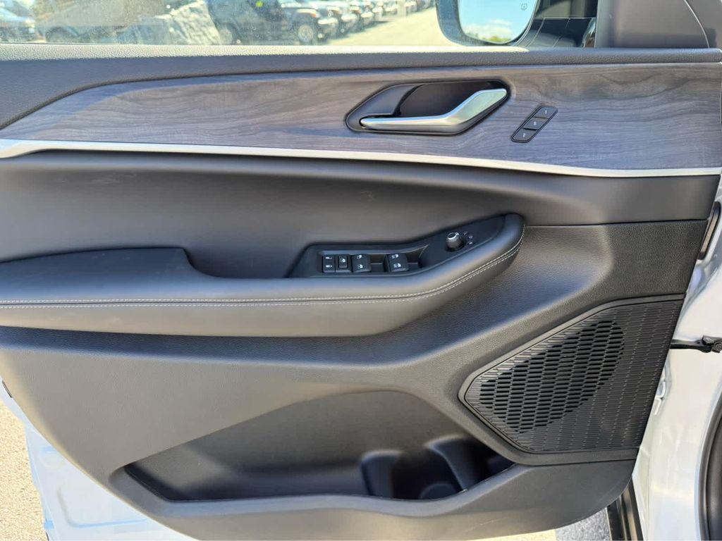 new 2025 Jeep Grand Cherokee car, priced at $47,750