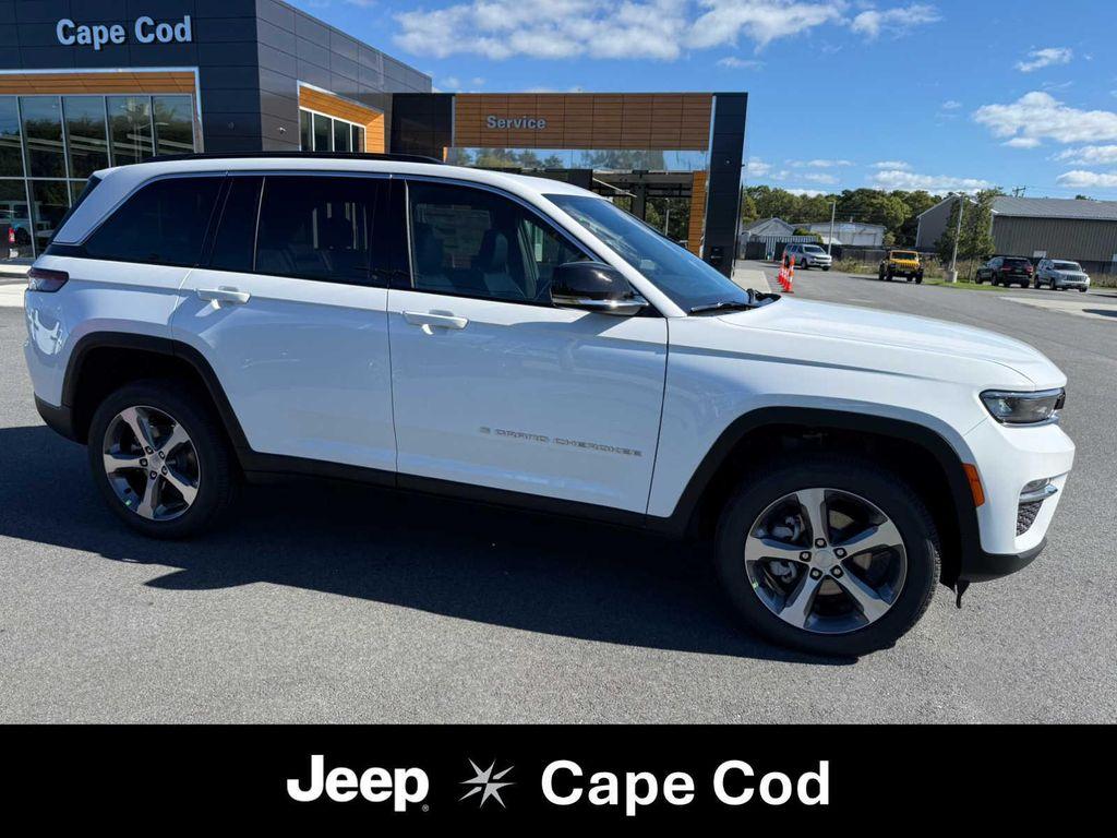 new 2025 Jeep Grand Cherokee car, priced at $47,750