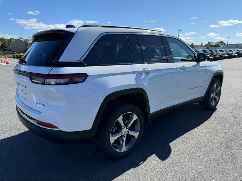 new 2025 Jeep Grand Cherokee car, priced at $47,750