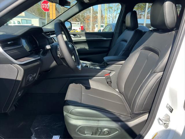 new 2025 Jeep Grand Cherokee car, priced at $48,975
