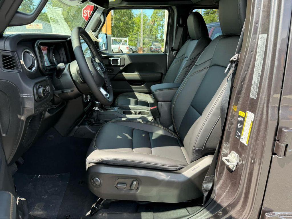 new 2025 Jeep Wrangler car, priced at $54,475