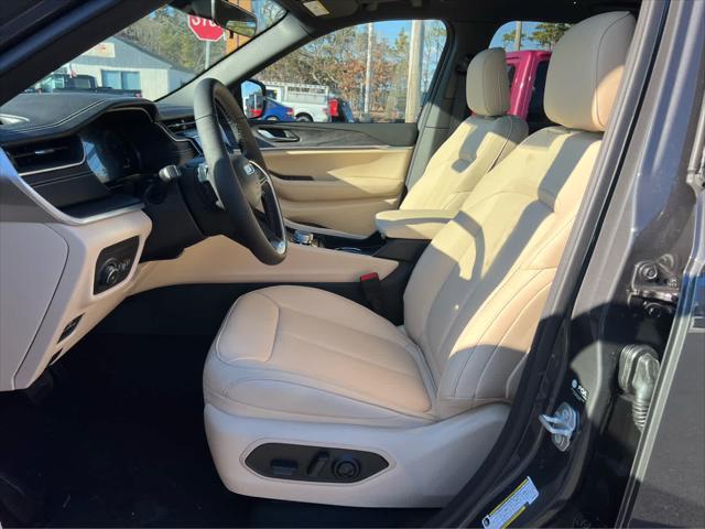 new 2025 Jeep Grand Cherokee car, priced at $48,306