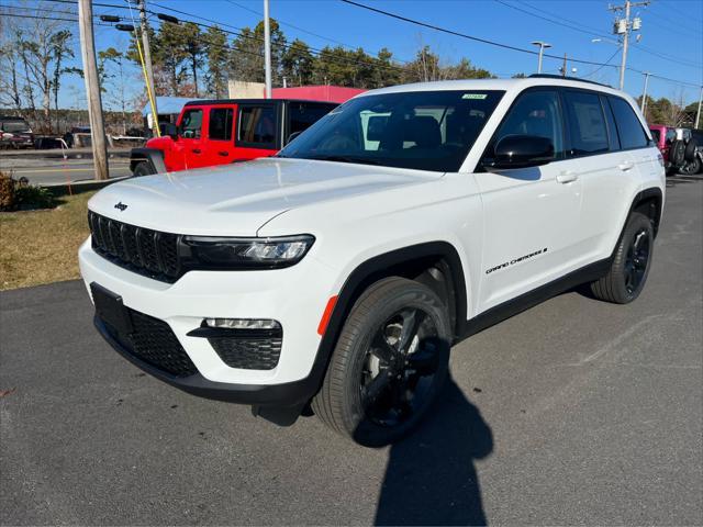 new 2025 Jeep Grand Cherokee car, priced at $50,940