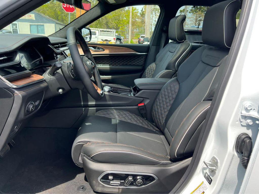 new 2025 Jeep Grand Cherokee car, priced at $64,975
