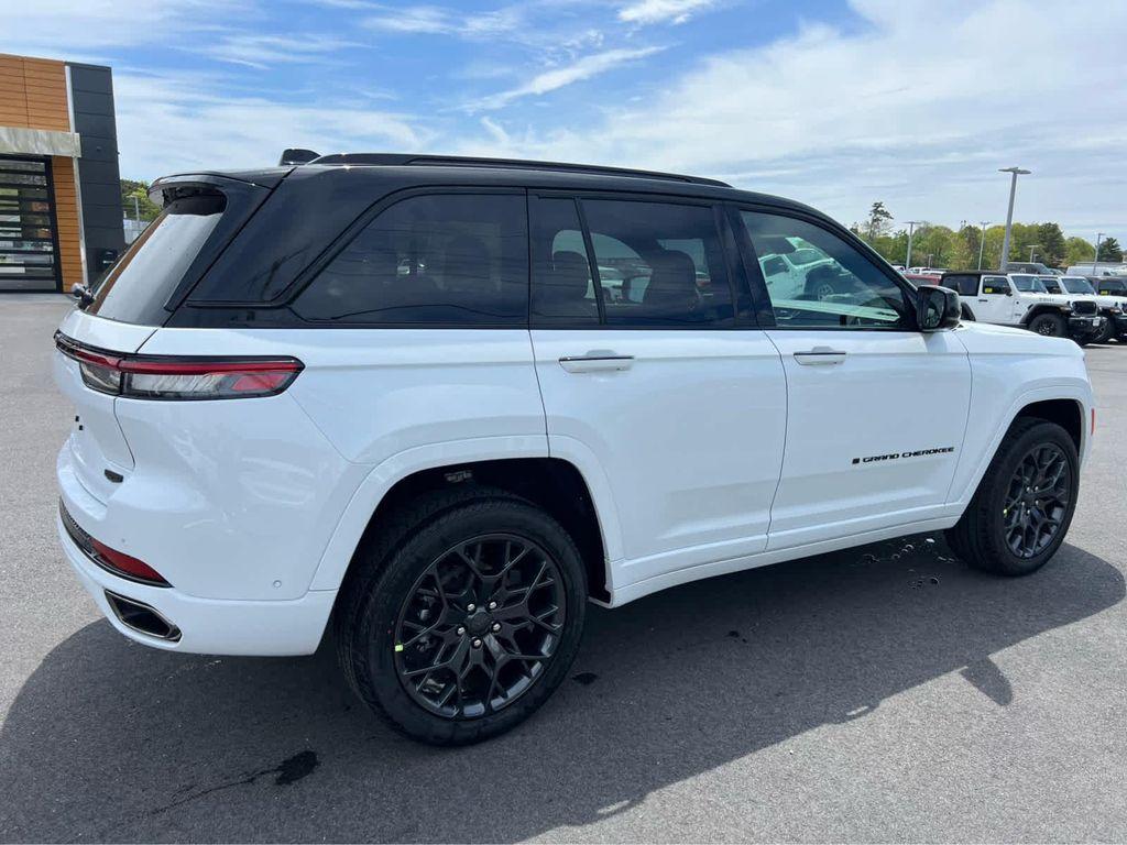 new 2025 Jeep Grand Cherokee car, priced at $64,975
