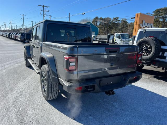 new 2025 Jeep Gladiator car, priced at $52,422