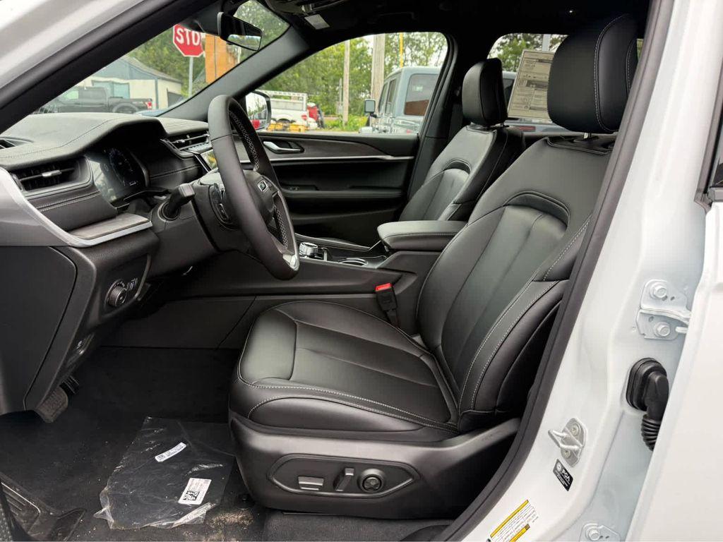 new 2025 Jeep Grand Cherokee L car, priced at $49,975