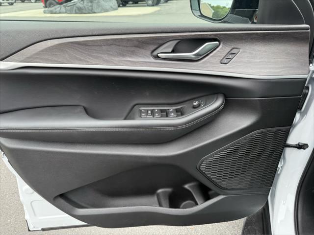 new 2025 Jeep Grand Cherokee L car, priced at $52,500