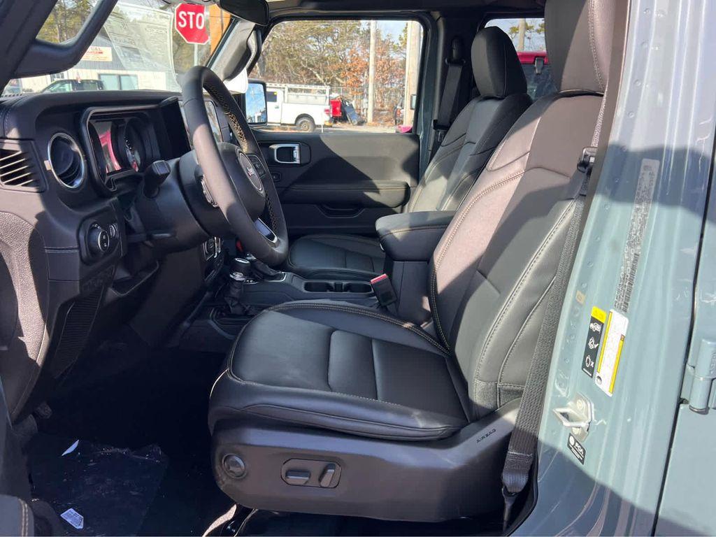 new 2025 Jeep Gladiator car, priced at $51,575
