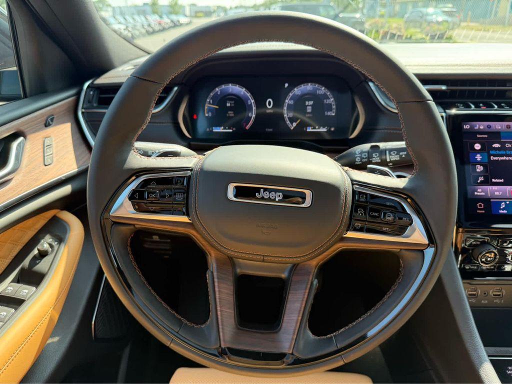 new 2025 Jeep Grand Cherokee car, priced at $61,175