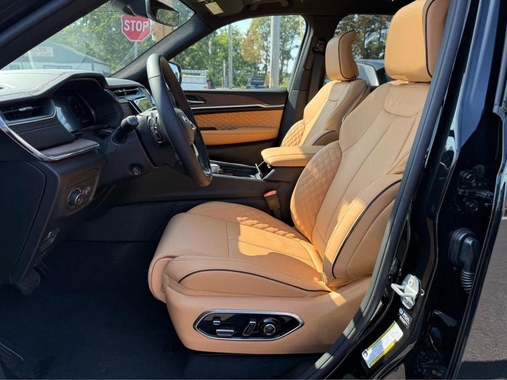 new 2025 Jeep Grand Cherokee car, priced at $61,175