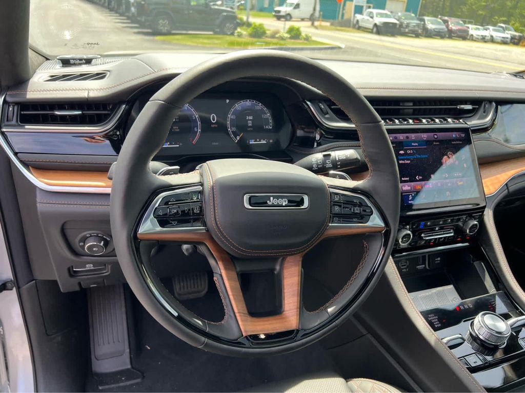 new 2025 Jeep Grand Cherokee car, priced at $65,475