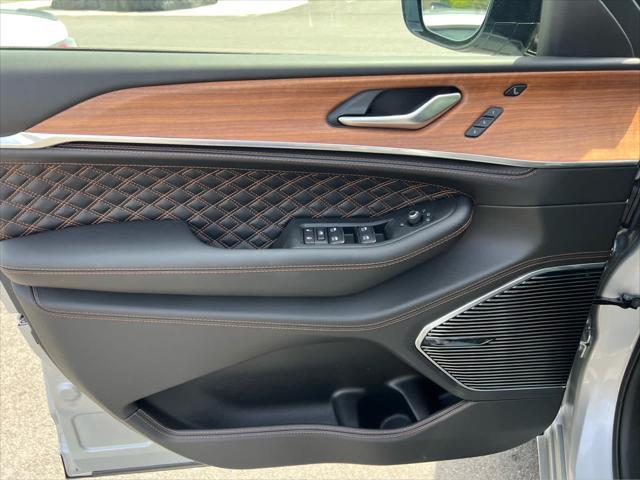 new 2025 Jeep Grand Cherokee car, priced at $68,560
