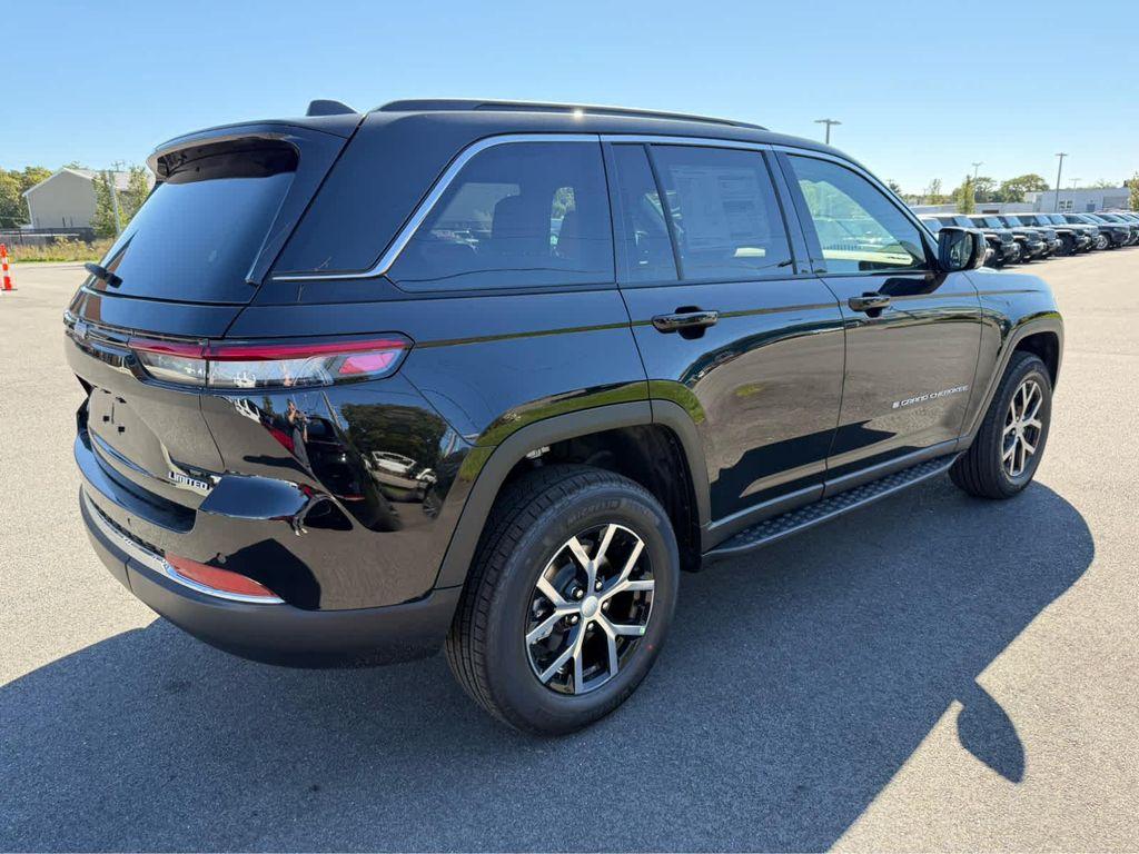 new 2025 Jeep Grand Cherokee car, priced at $44,250