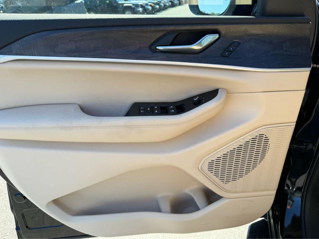 new 2025 Jeep Grand Cherokee car, priced at $44,250