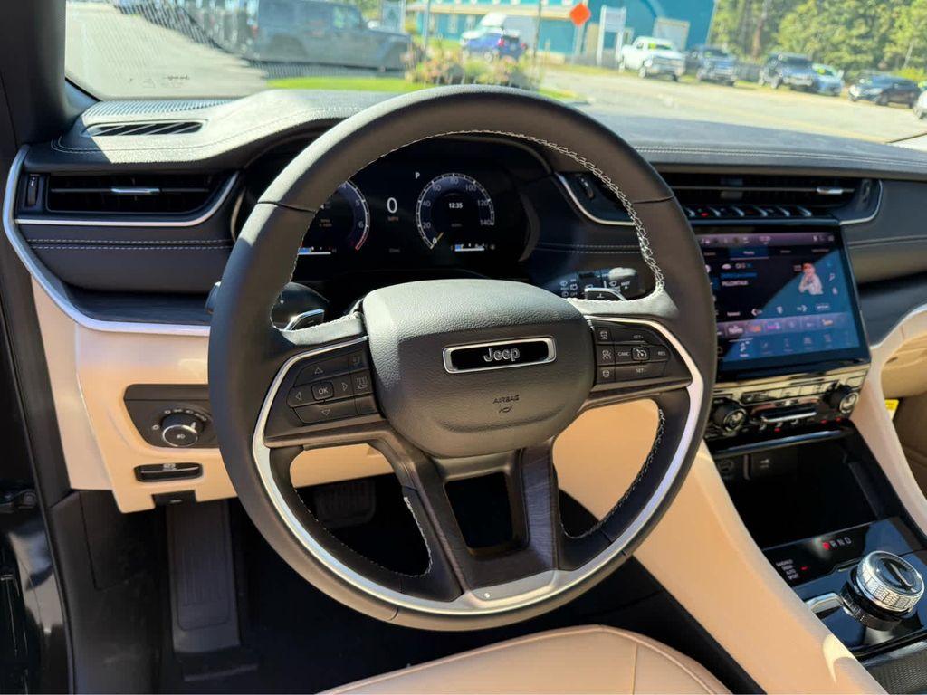new 2025 Jeep Grand Cherokee car, priced at $44,250