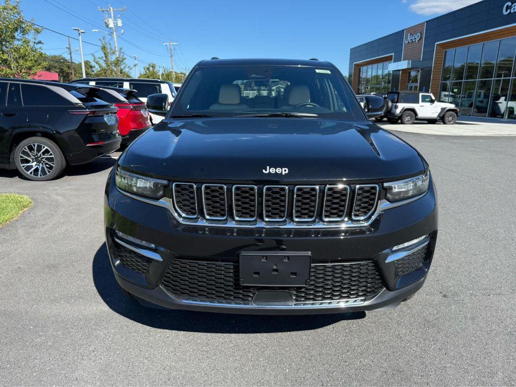 new 2025 Jeep Grand Cherokee car, priced at $44,250