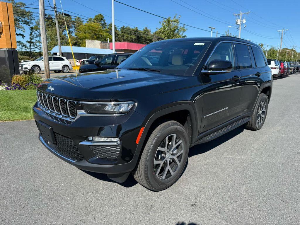 new 2025 Jeep Grand Cherokee car, priced at $44,250