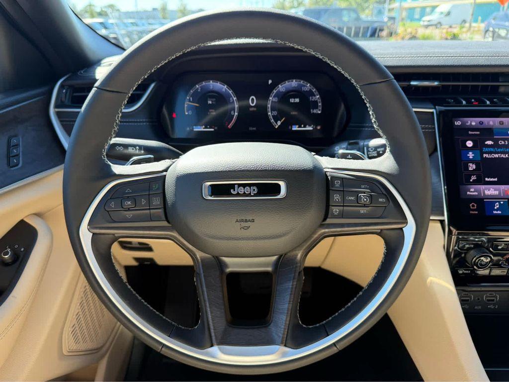 new 2025 Jeep Grand Cherokee car, priced at $44,250