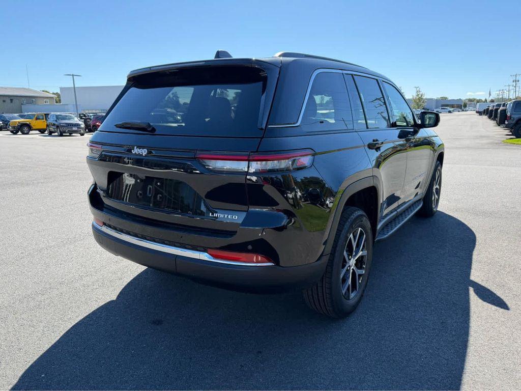 new 2025 Jeep Grand Cherokee car, priced at $44,250